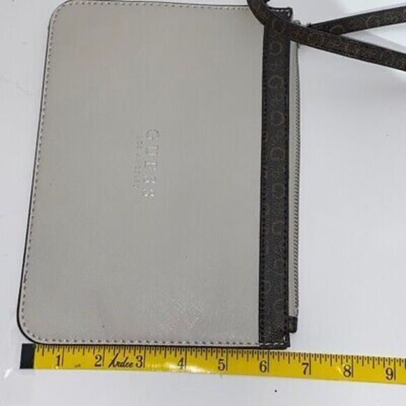 Guess Los Angeles Women's Gray Black Monogram Trim Slim Wristlet - Picture 8 of 9